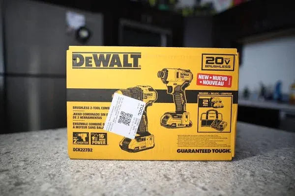 DeWalt DCK227D2 20V MAX* Brushless 2-Tool Combo Kit