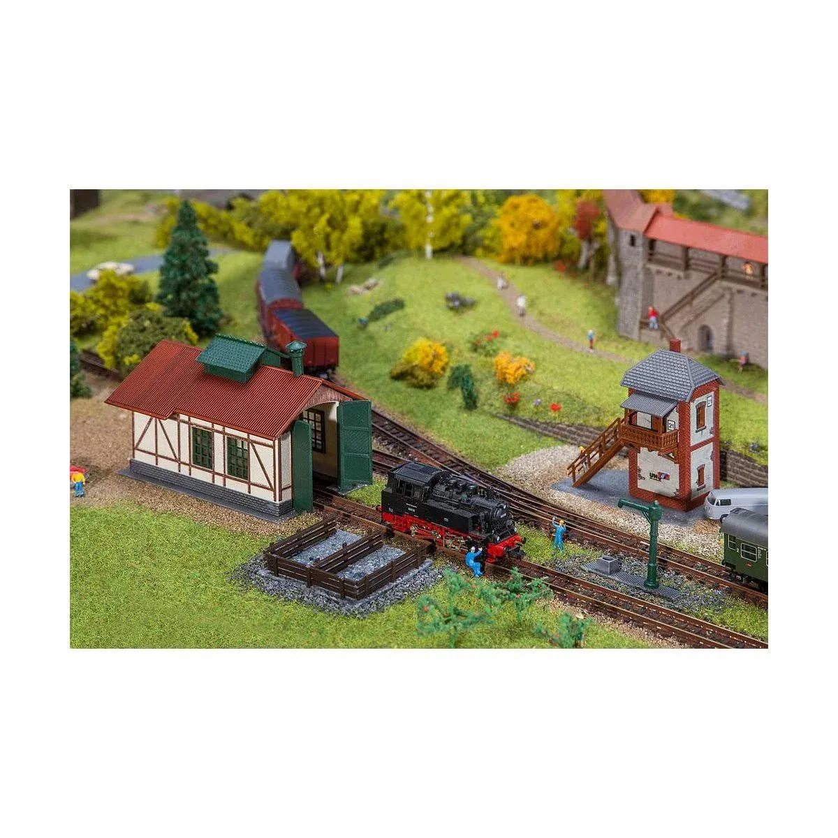 Faller 222108 - Branch line engine shed with block post Set