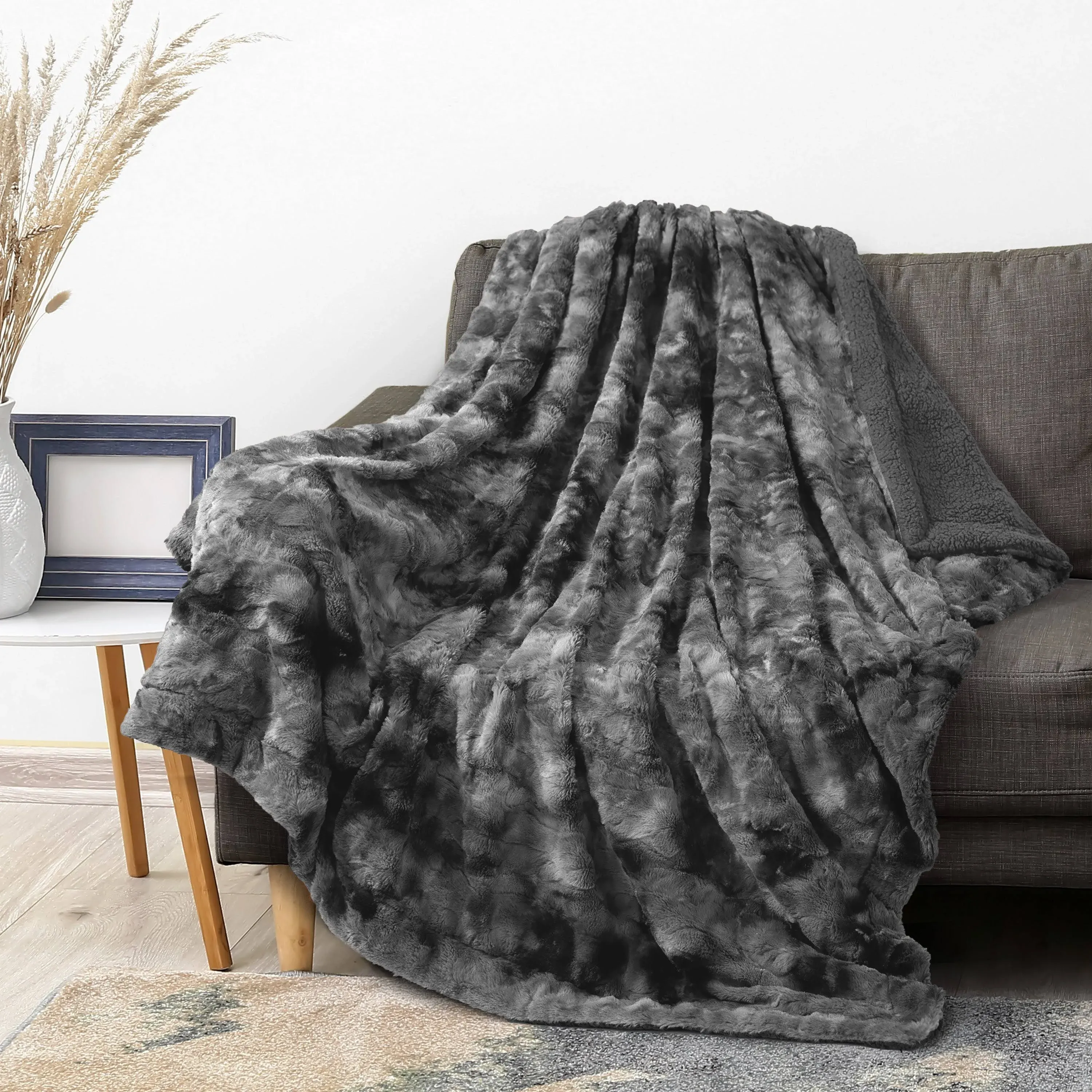 PAVILIA Faux Fur Throw Blanket Twin Tie-Dye Black, Soft Warm Sherpa Blankets & Throws for Bed, Fluffy Plush Thick Fleece Throw Blanket for Couch Sofa, Reversible Furry Shaggy Blanket, Black 60x80