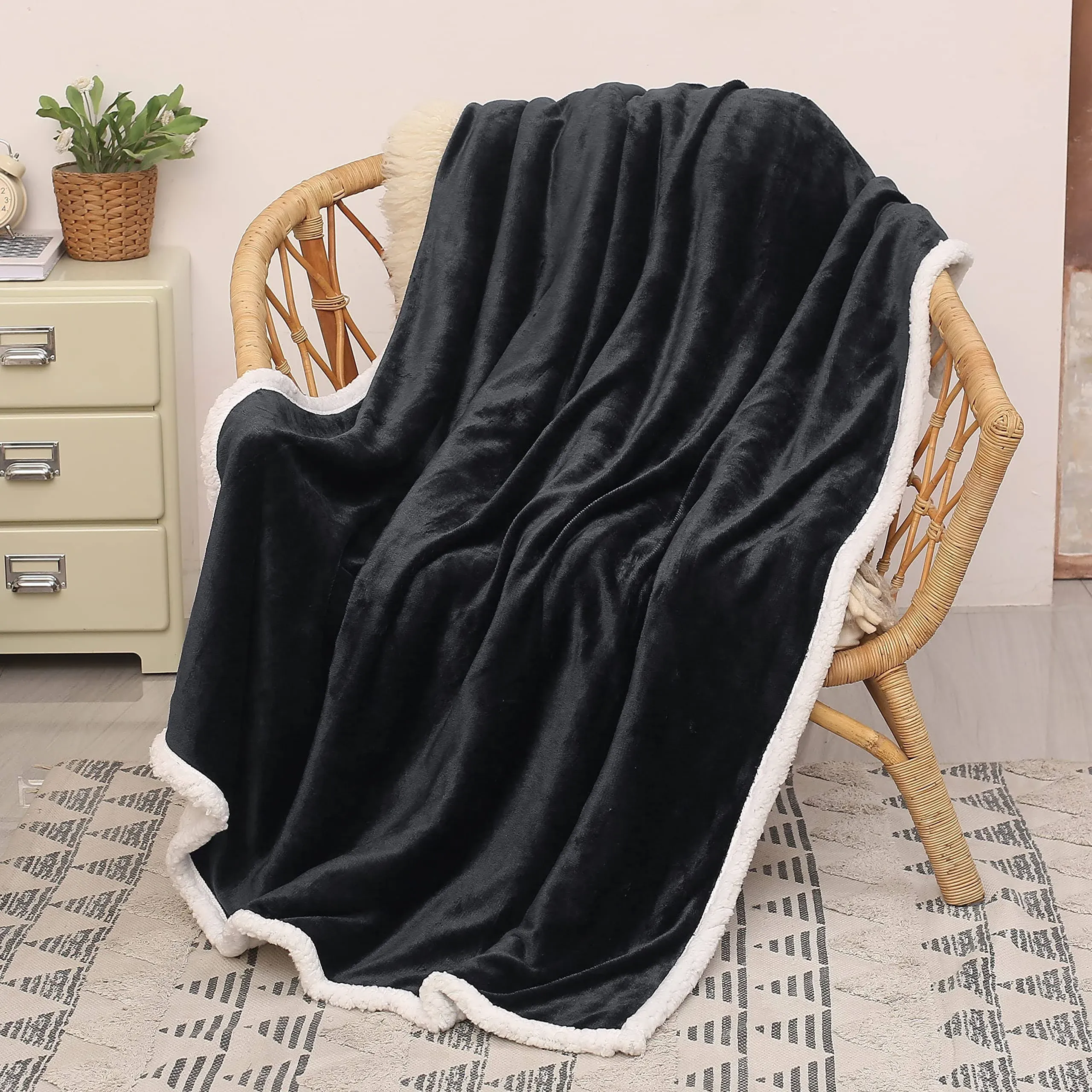 Catalonia 1CTBF300BK Sherpa Throw Premium Blanket 50&#034; x 60&#034; Black Fleece