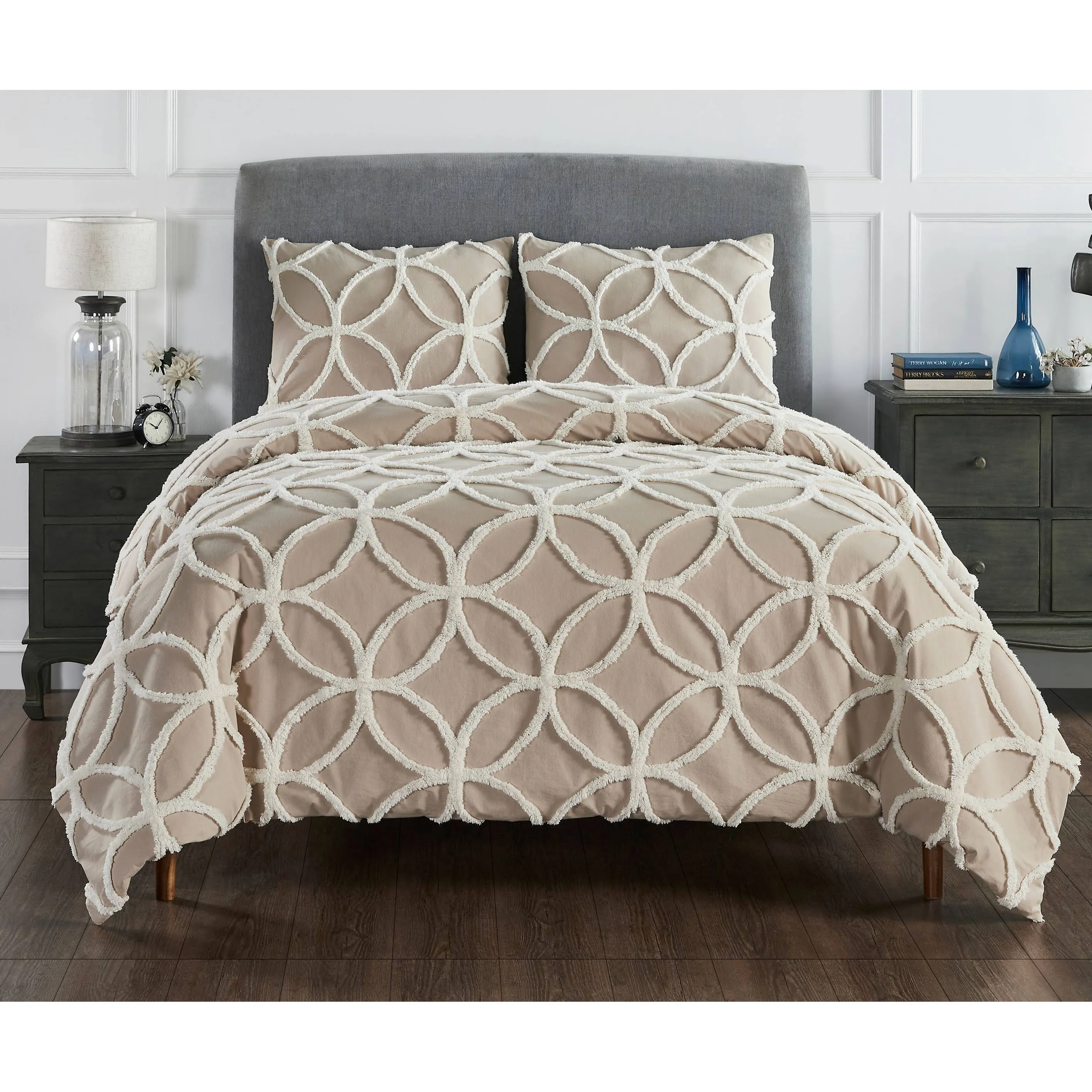 Better Trends Tufted Wedding Ring Comforter Set